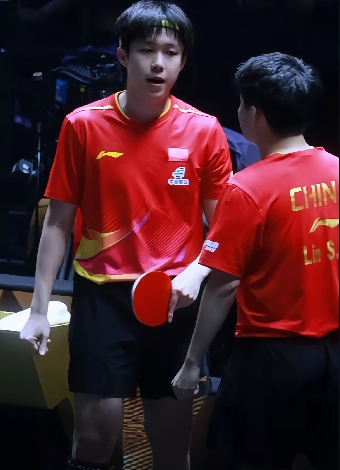 乐竟体育入口-新加坡篮球明星球员赛场抢眼，实力备战总决赛的简单介绍